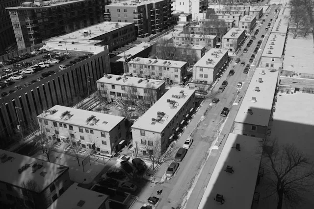 Image vue du ciel du quartier Southside Chicago (noir et blanc).